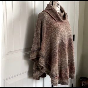 Leo & Nicole Cowl Neck Poncho Style Sweater. Size Small